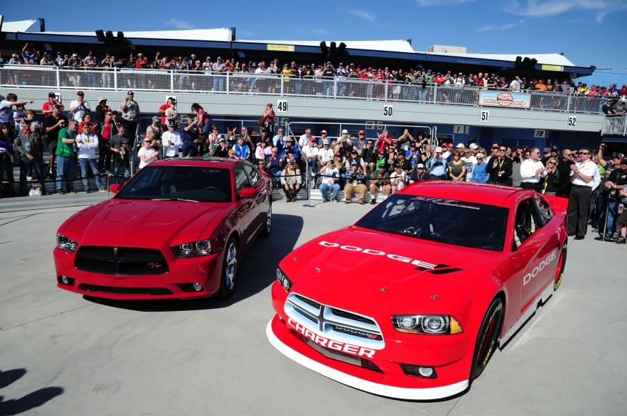  Dodge Charger NASCAR Sprint Cup Car 2013 года  (фото 11 из 11)